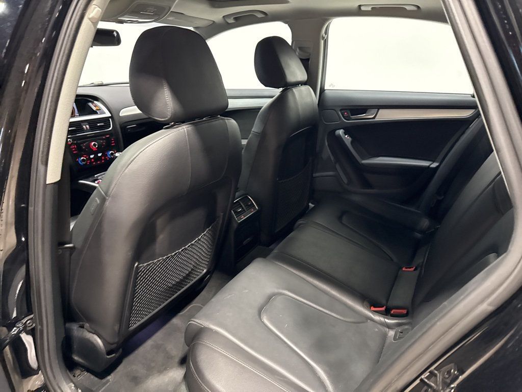 2016 Audi A4 4dr Sedan Manual quattro 2.0T Premium - 22973368 - 35