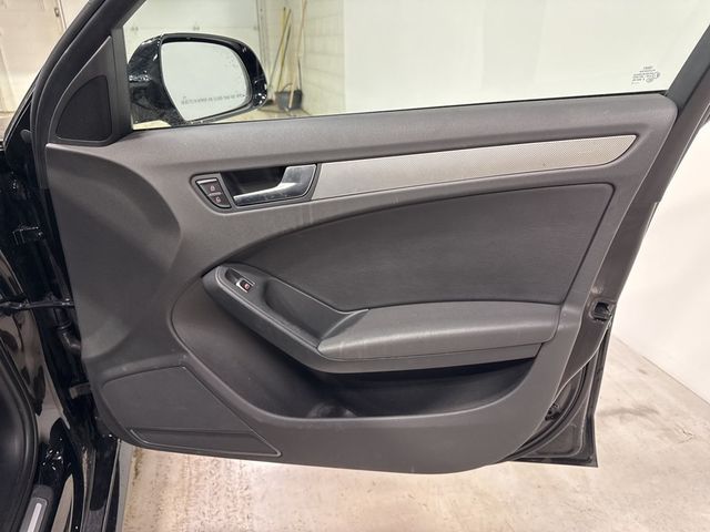 2016 Audi A4 4dr Sedan Manual quattro 2.0T Premium - 22973368 - 46