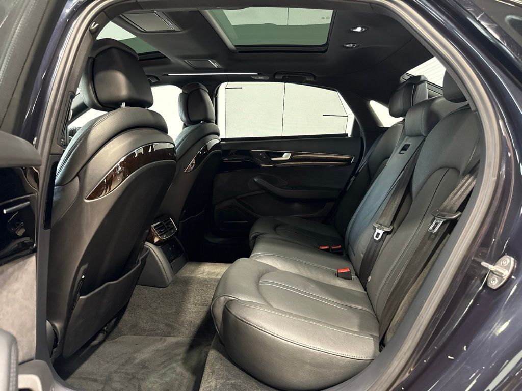 2016 Audi A8 L 4dr Sedan 3.0T - 23059377 - 24