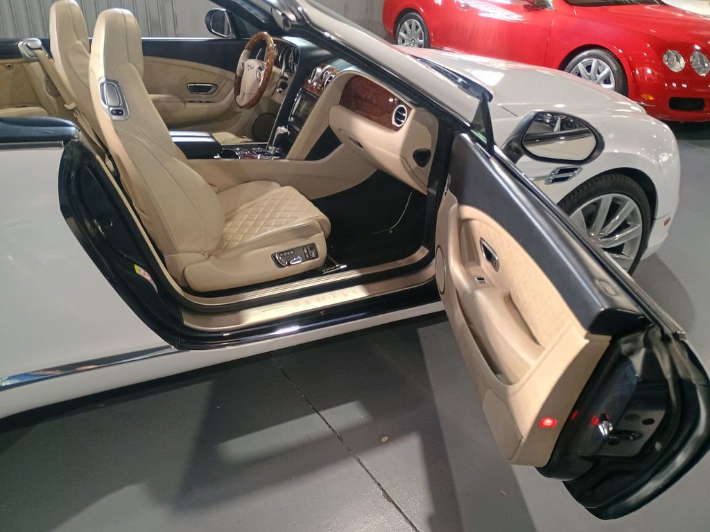 2016 Bentley Continental GT 2dr Convertible V8 - 22947042 - 28