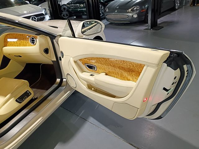 2016 Bentley Continental GT 2dr Convertible V8 Clean Carfax 4059 Miles - 23102580 - 37