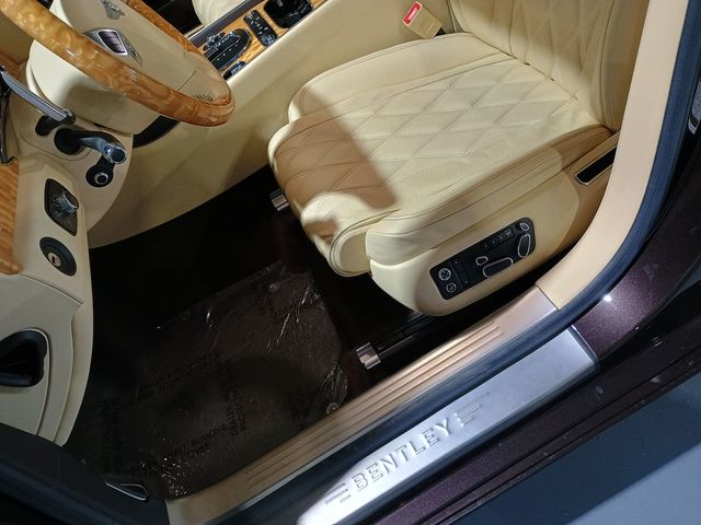 2016 Bentley Flying Spur 4dr Sedan V8 1 Owner Clean Carfax - 23025674 - 16