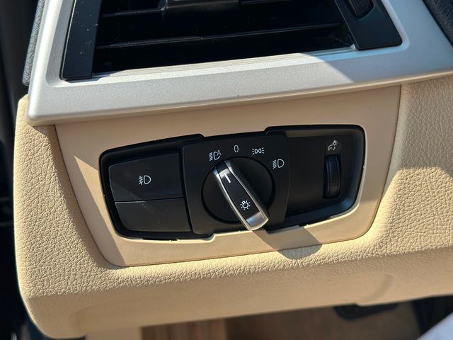 2016 BMW 3 Series 320i - 22914106 - 13