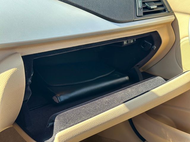 2016 BMW 3 Series 320i - 22914106 - 38