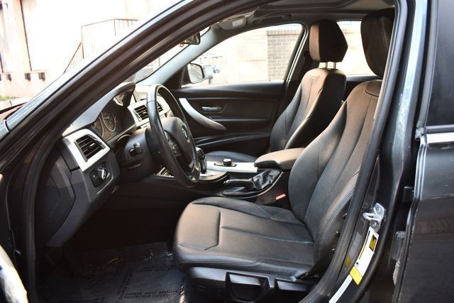 2016 BMW 3 Series 320i - 22884971 - 16