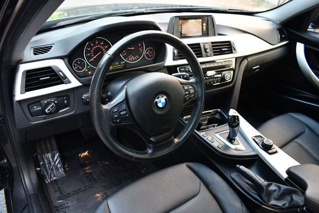 2016 BMW 3 Series 320i - 22884971 - 18