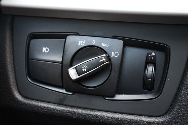 2016 BMW 3 Series 320i - 22884971 - 19