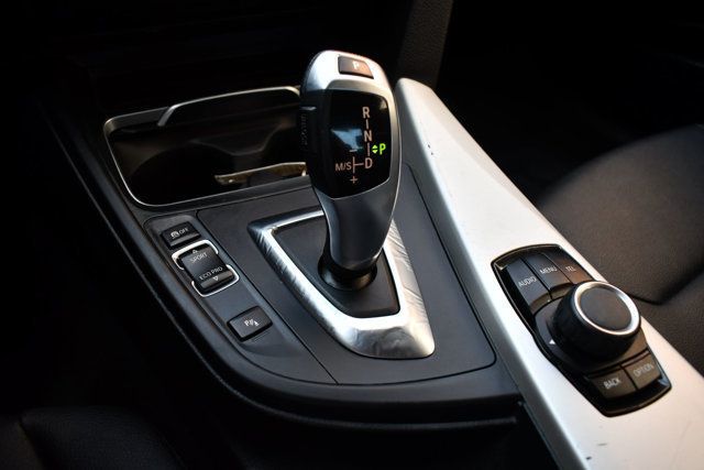 2016 BMW 3 Series 320i - 22884971 - 24