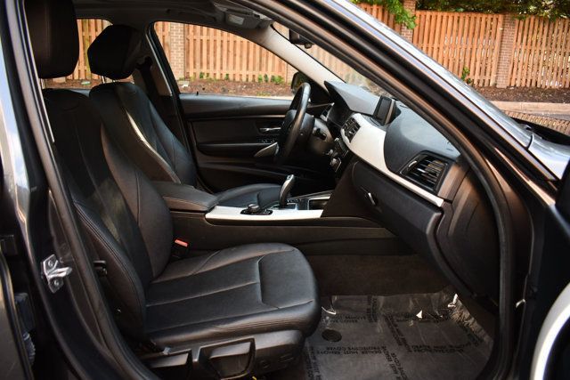 2016 BMW 3 Series 320i - 22884971 - 26