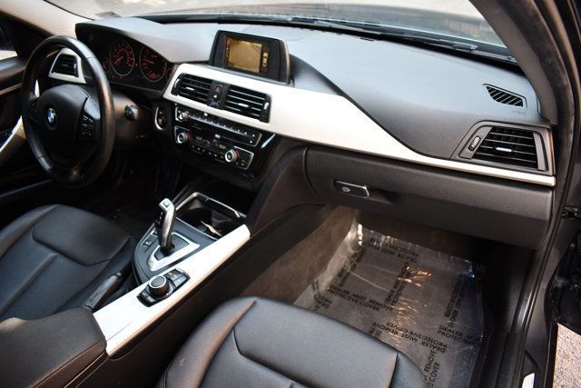 2016 BMW 3 Series 320i - 22884971 - 27