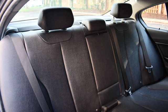 2016 BMW 3 Series 320i - 22884971 - 30