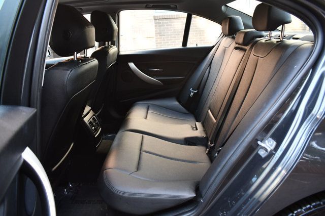 2016 BMW 3 Series 320i - 22884971 - 31