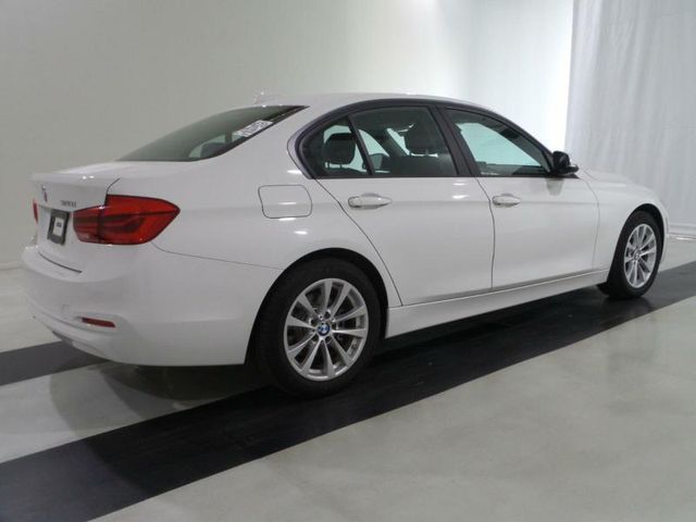 2016 BMW 3 Series 320i - 15400179 - 3