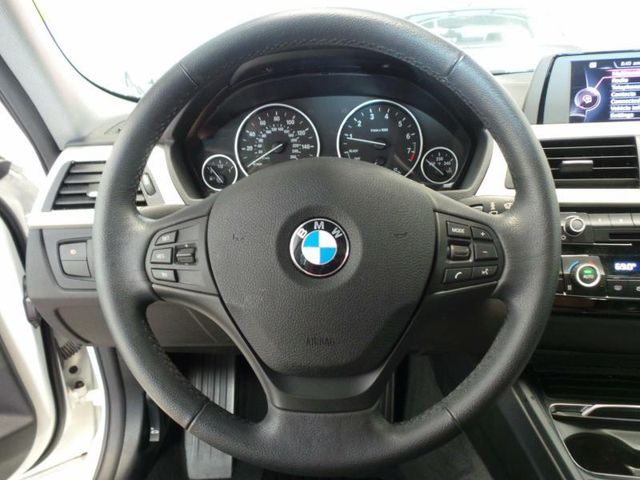 2016 BMW 3 Series 320i - 15400179 - 6