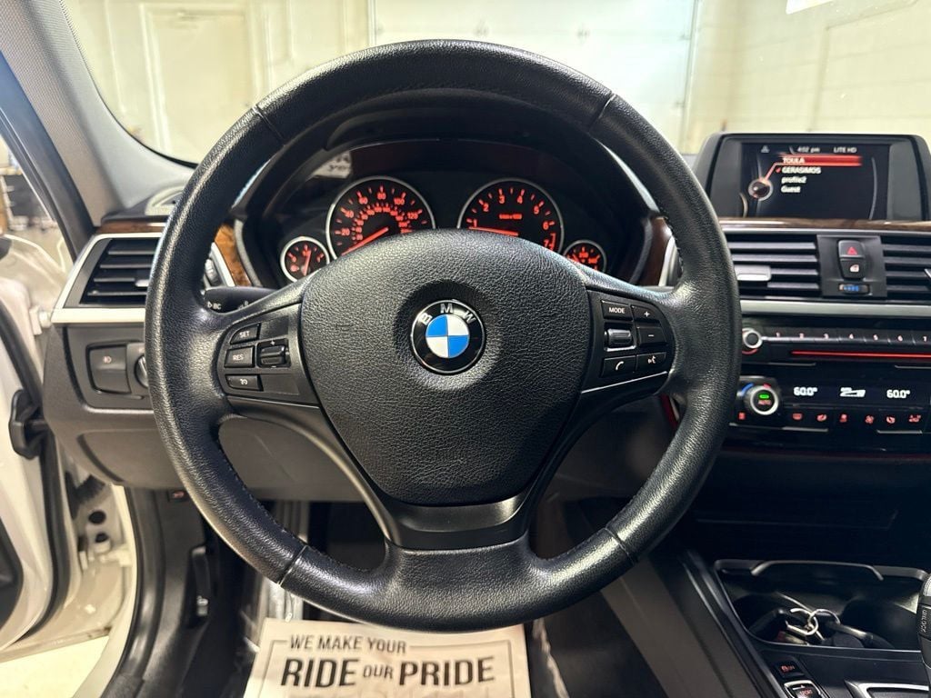 2016 BMW 3 Series 320i xDrive - 23045767 - 10