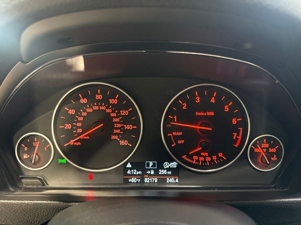2016 BMW 3 Series 320i xDrive - 23045767 - 14