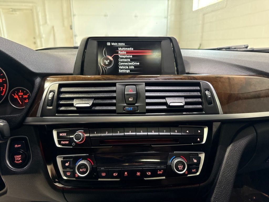 2016 BMW 3 Series 320i xDrive - 23045767 - 15