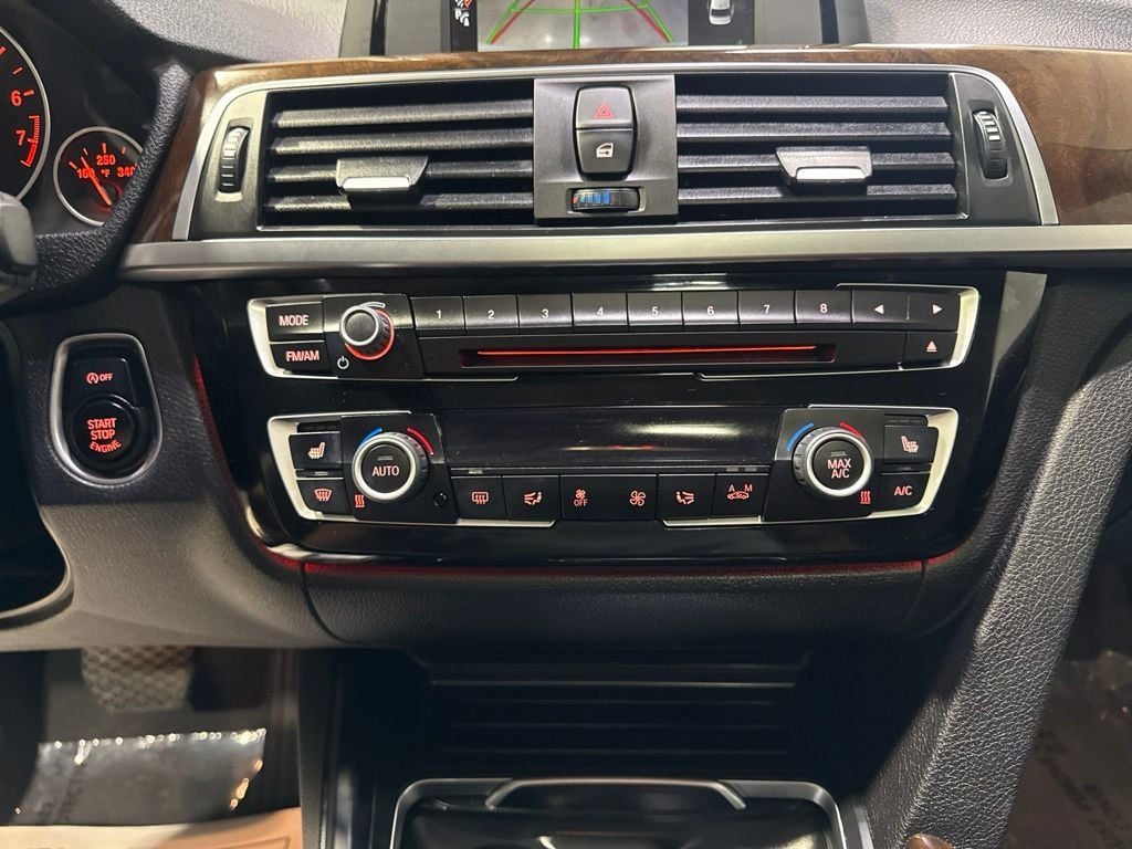2016 BMW 3 Series 320i xDrive - 23045767 - 17