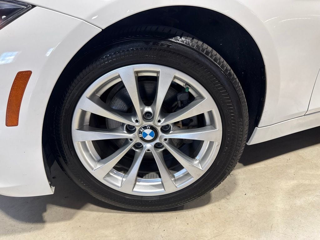2016 BMW 3 Series 320i xDrive - 23045767 - 1