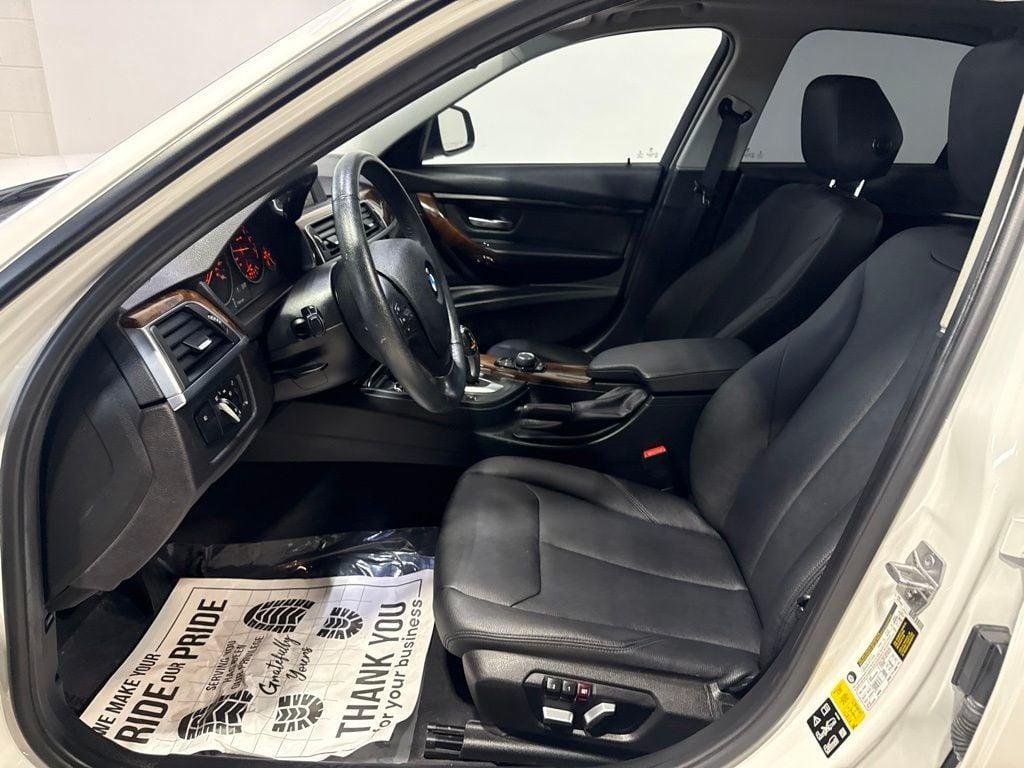 2016 BMW 3 Series 320i xDrive - 23045767 - 20
