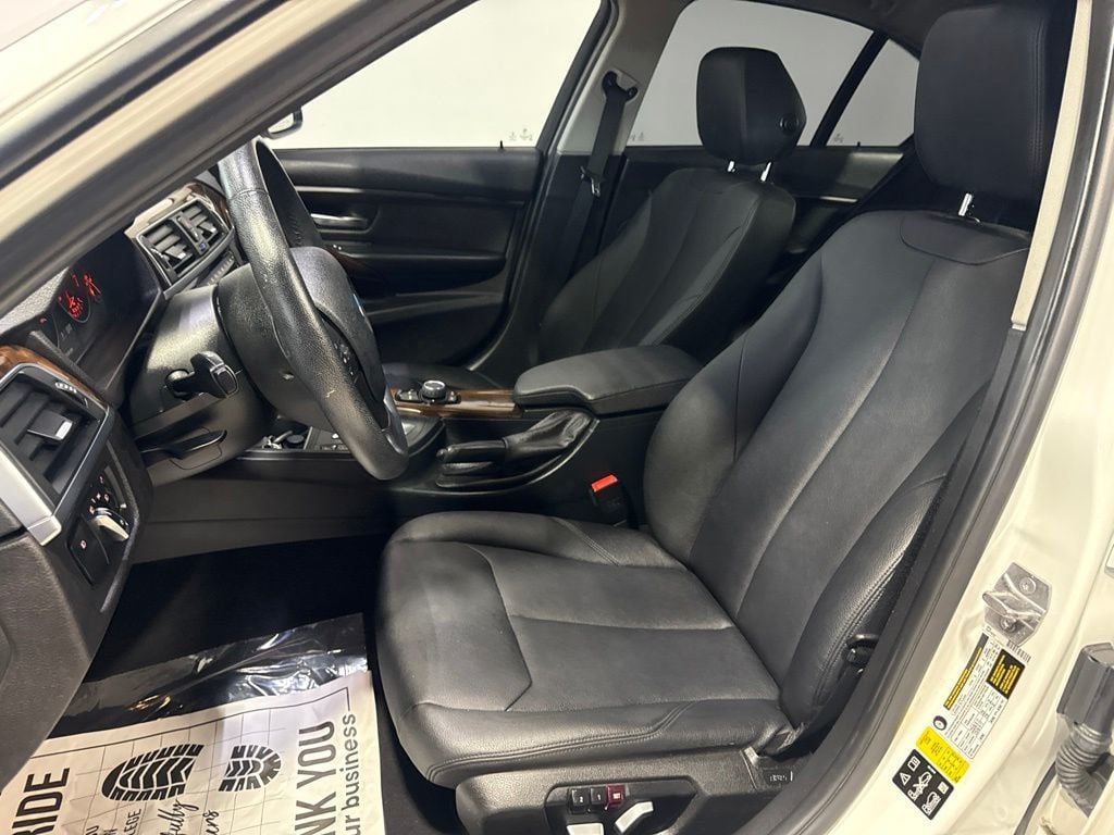 2016 BMW 3 Series 320i xDrive - 23045767 - 21