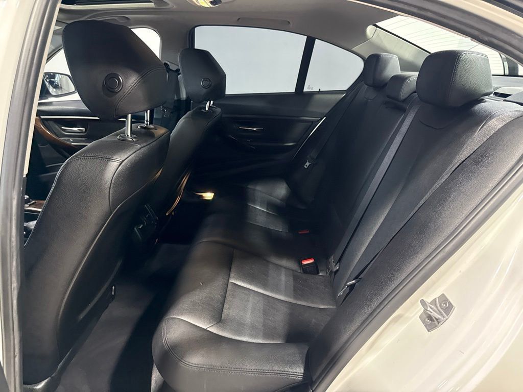 2016 BMW 3 Series 320i xDrive - 23045767 - 28