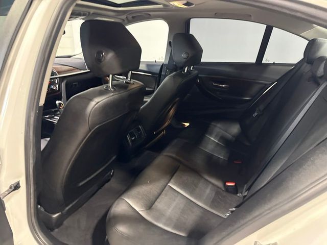 2016 BMW 3 Series 320i xDrive - 23045767 - 30
