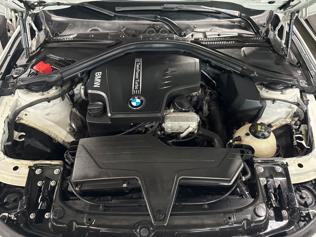 2016 BMW 3 Series 320i xDrive - 23045767 - 42