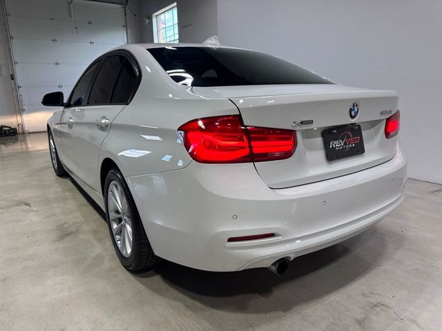 2016 BMW 3 Series 320i xDrive - 23045767 - 4