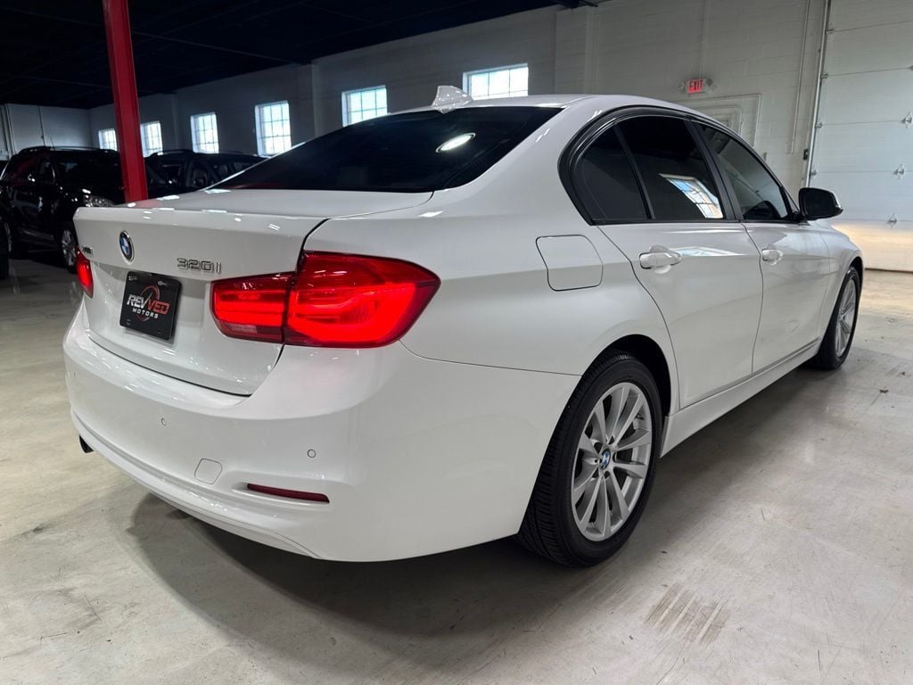 2016 BMW 3 Series 320i xDrive - 23045767 - 6