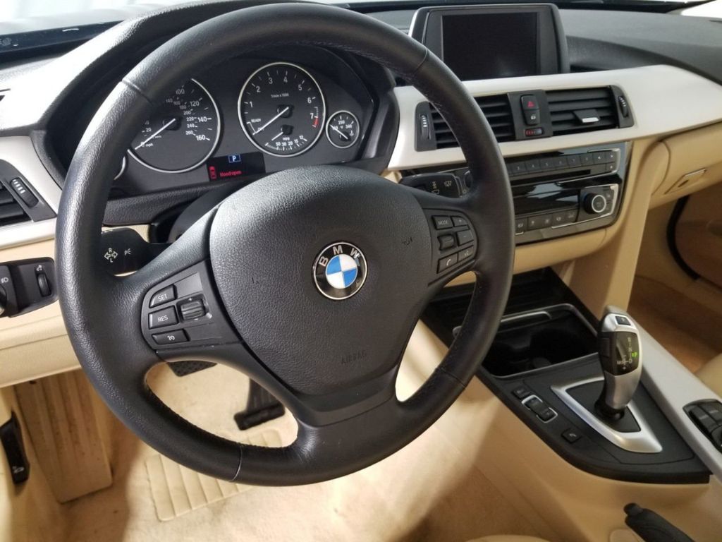2016 BMW 3 Series 320i xDrive - 18533715 - 13