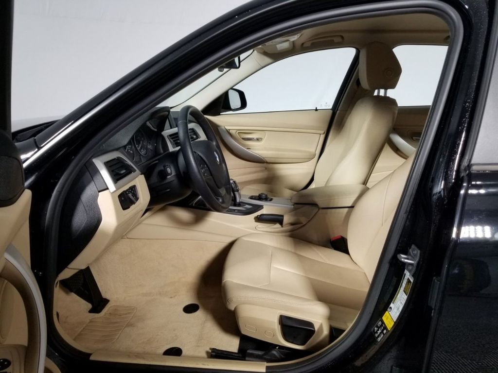 2016 BMW 3 Series 320i xDrive - 18533715 - 15