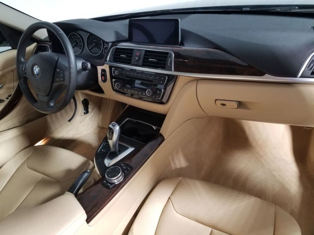2016 BMW 3 Series 320i xDrive - 18533741 - 13