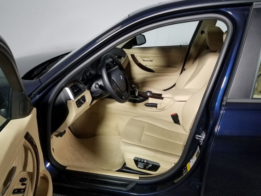 2016 BMW 3 Series 320i xDrive - 18533741 - 15