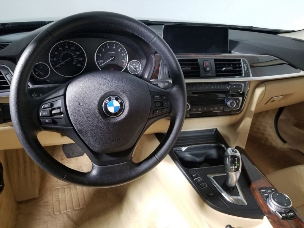 2016 BMW 3 Series 320i xDrive - 18533741 - 22