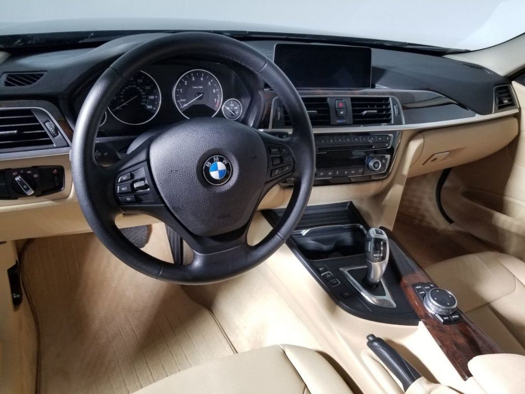 2016 BMW 3 Series 320i xDrive - 18533741 - 23
