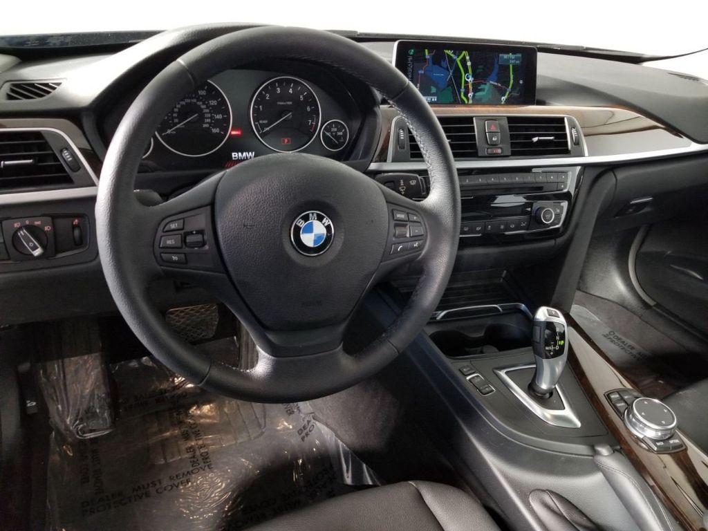 2016 BMW 3 Series 320i xDrive - 18801445 - 11