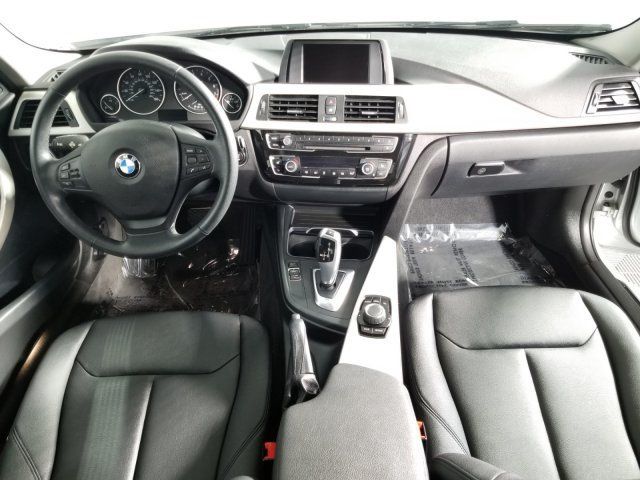 2016 BMW 3 Series 320i xDrive - 19230562 - 7