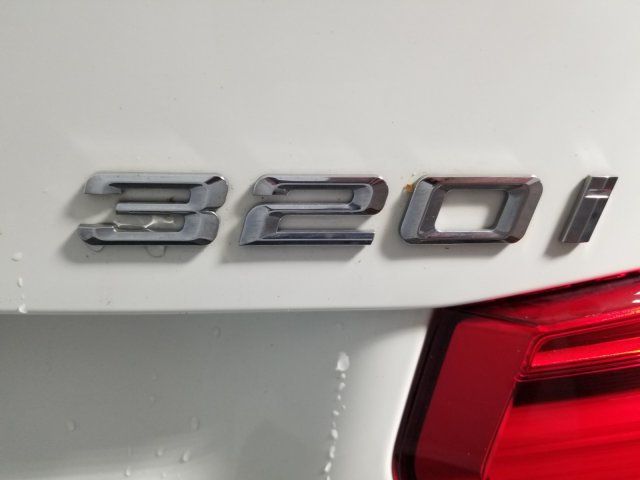 2016 BMW 3 Series 320i xDrive - 19230947 - 5