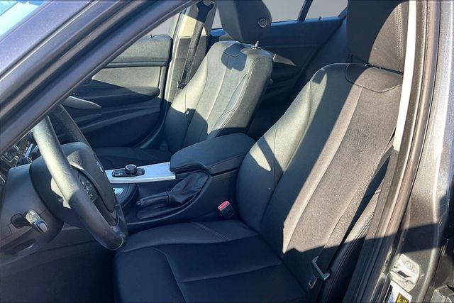 2016 BMW 3 Series 320i xDrive - 23081548 - 9