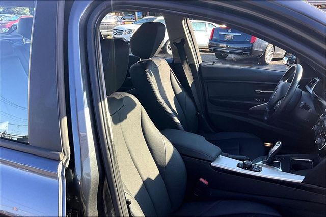 2016 BMW 3 Series 320i xDrive - 23081548 - 11