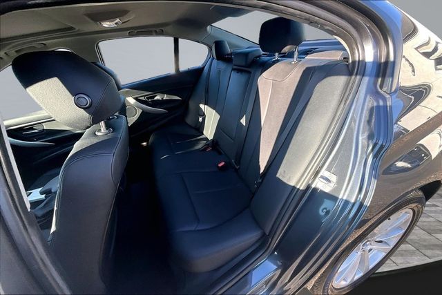 2016 BMW 3 Series 320i xDrive - 23081548 - 17