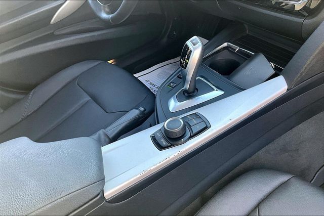 2016 BMW 3 Series 320i xDrive - 23081548 - 28