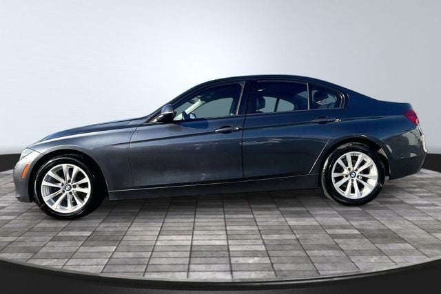 2016 BMW 3 Series 320i xDrive - 23081548 - 3