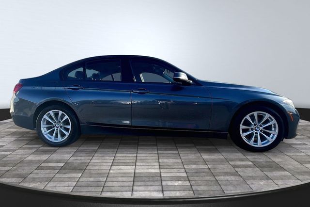 2016 BMW 3 Series 320i xDrive - 23081548 - 7