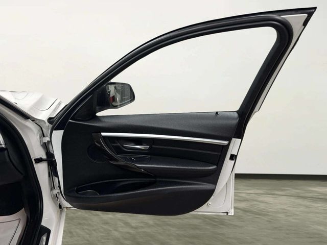 2016 BMW 3 Series 328i xDrive - 23029820 - 17
