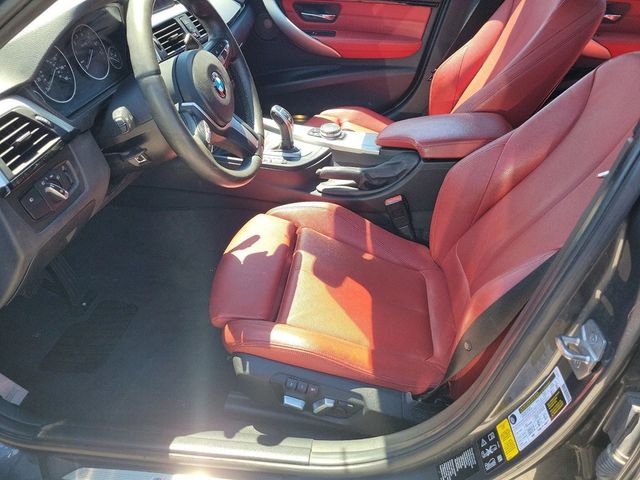 2016 BMW 3 Series 340i xDrive - 23041313 - 4
