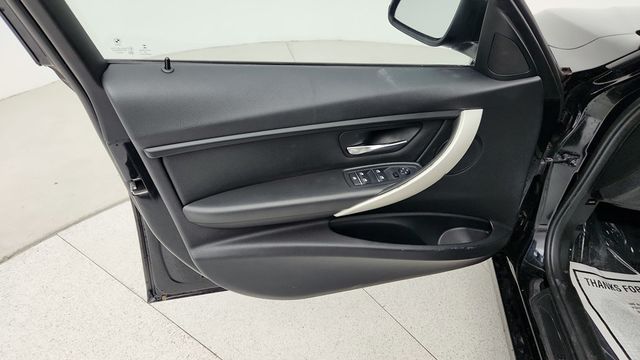 2016 BMW 3 Series 4dr Sdn 320i with Driving Assistance Package - 22952575 - 9