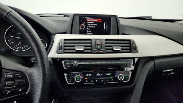 2016 BMW 3 Series 4dr Sdn 320i with Driving Assistance Package - 22952575 - 16