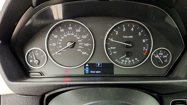 2016 BMW 3 Series Sdn 320i xDrive AWD w/ Premium Pkg & Heated Seats - 23071353 - 11